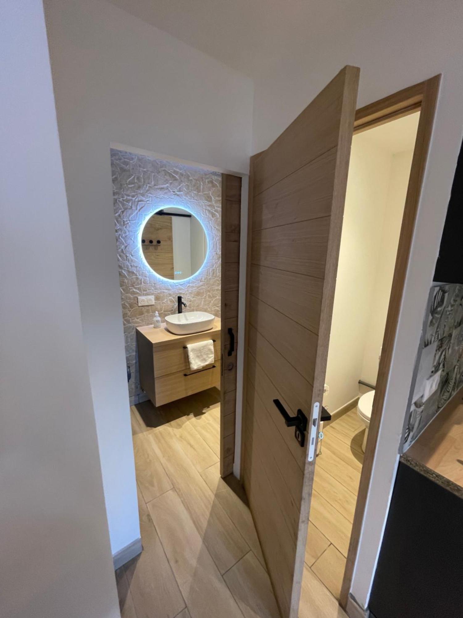 Appartement Ou Studio En Hyper Centre, Pour La Plage Et La Rue Pietonne Il Suffit De Traverser La Rue , Voir La Photo Principale Andernos-les-Bains Exterior foto