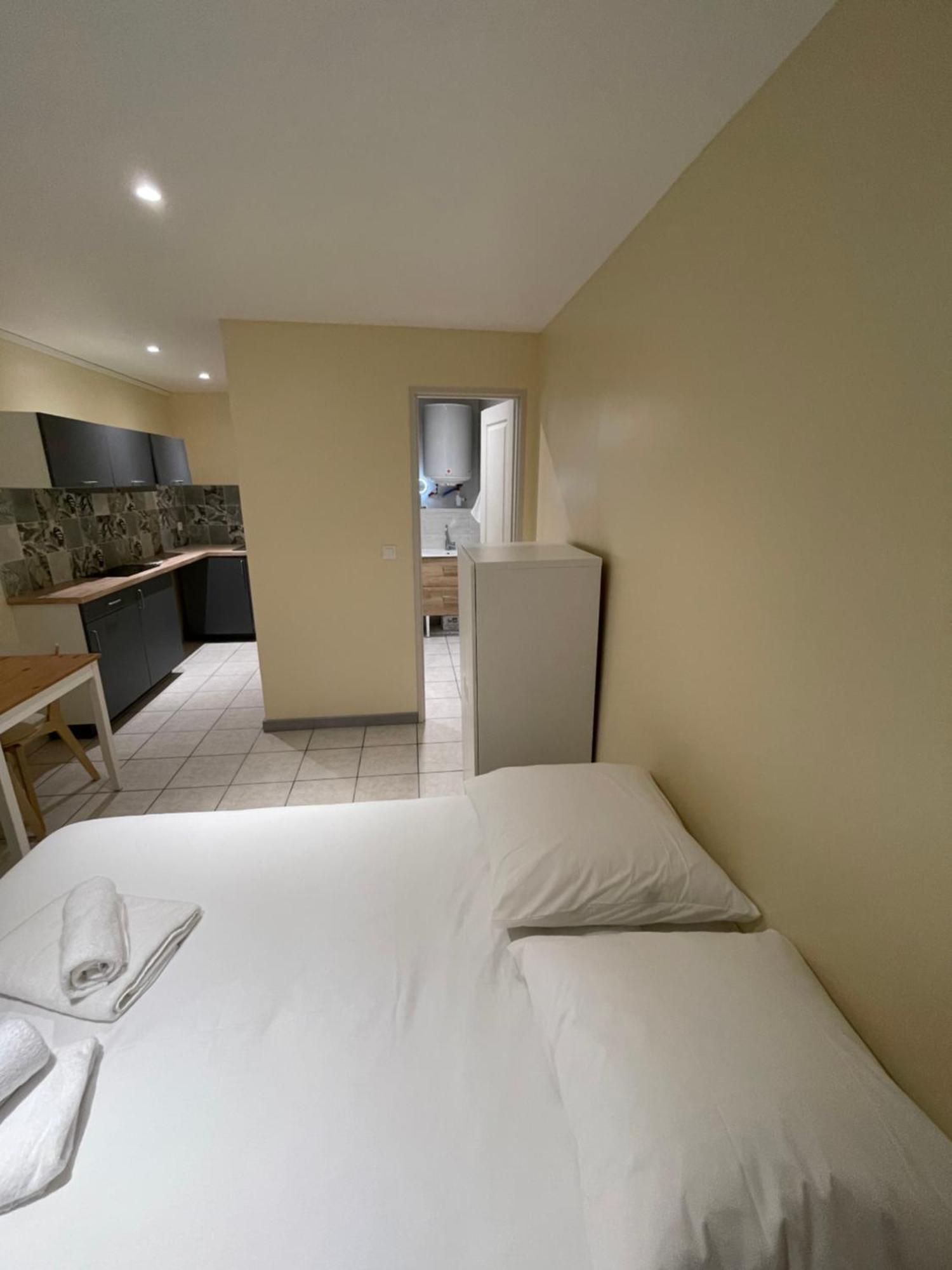 Appartement Ou Studio En Hyper Centre, Pour La Plage Et La Rue Pietonne Il Suffit De Traverser La Rue , Voir La Photo Principale Andernos-les-Bains Exterior foto